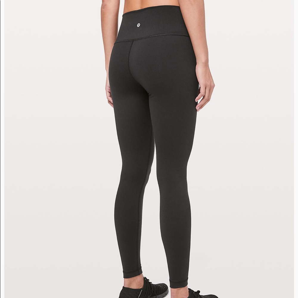 **SOLD** Lululemon Wunder Under leggings 25”